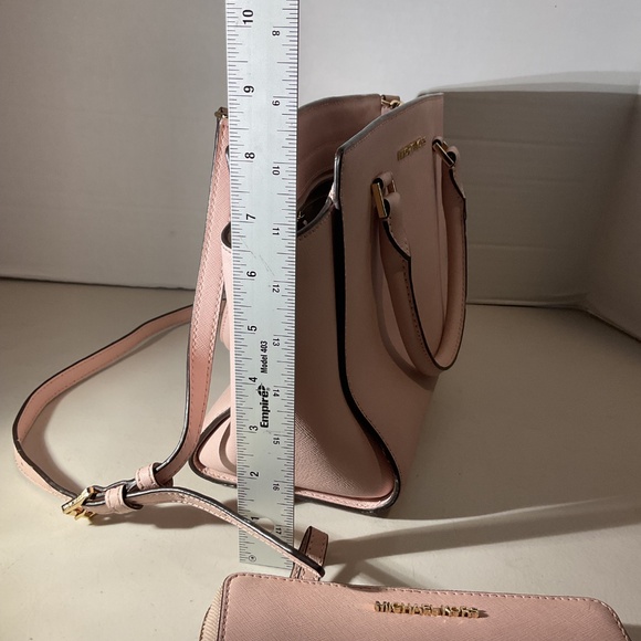 Michael Kors Selma Medium Top Zip Satchel Leather Crossbody and Wallet Set - Picture 2 of 16